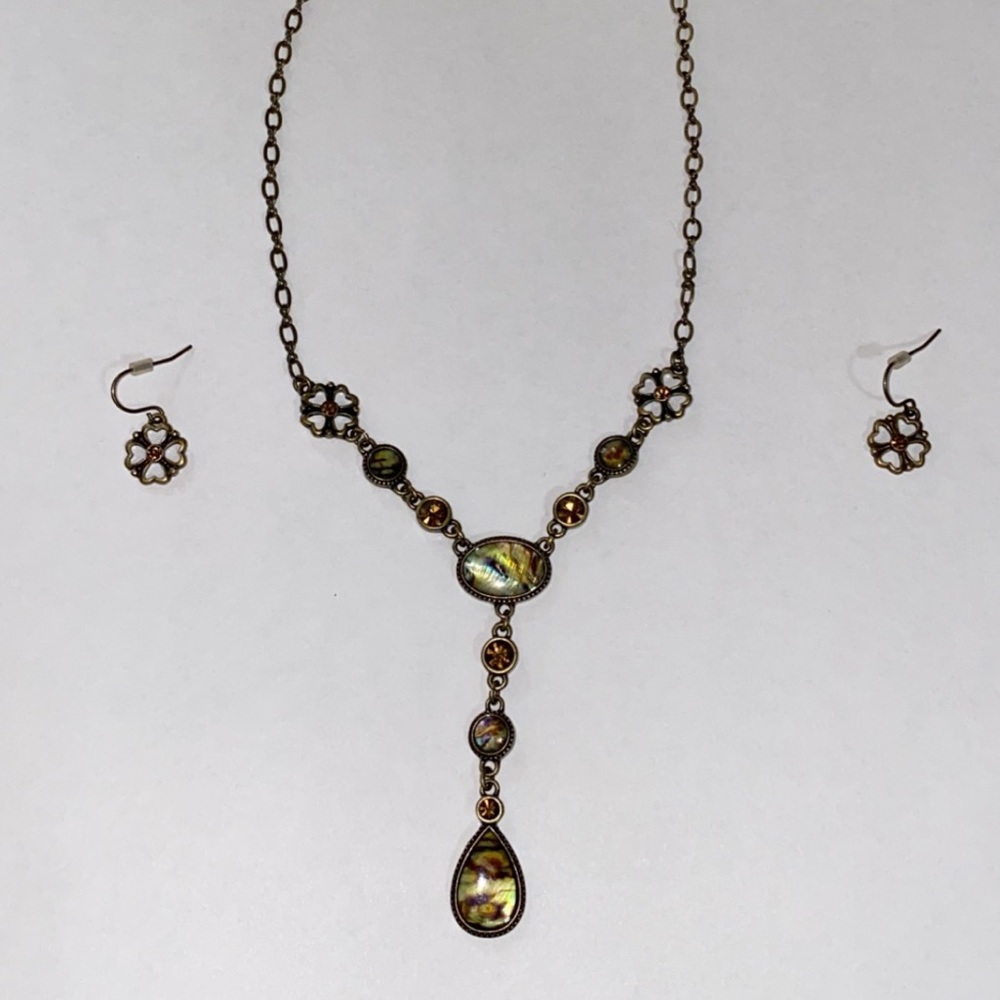 💥MAKE OFFER💥 Vintage Necklace/Earring Set